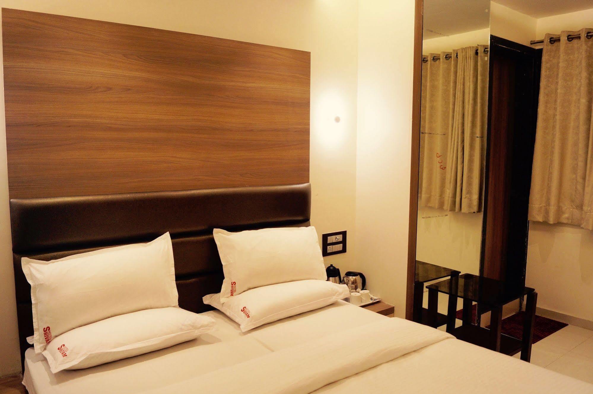 Hotel Shivam Pune Extérieur photo
